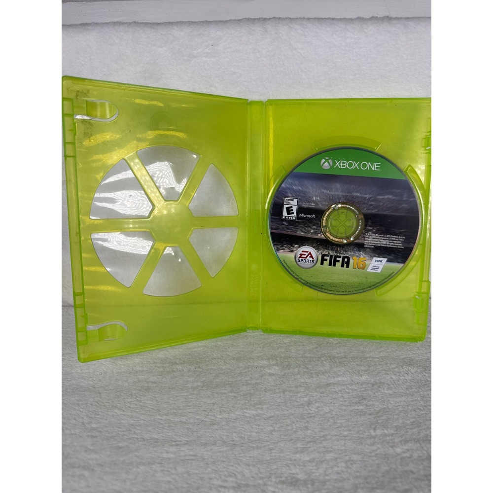 EA Sports FIFA 16 Video Game Xbox One Green Case Excellent Soccer Sports Game